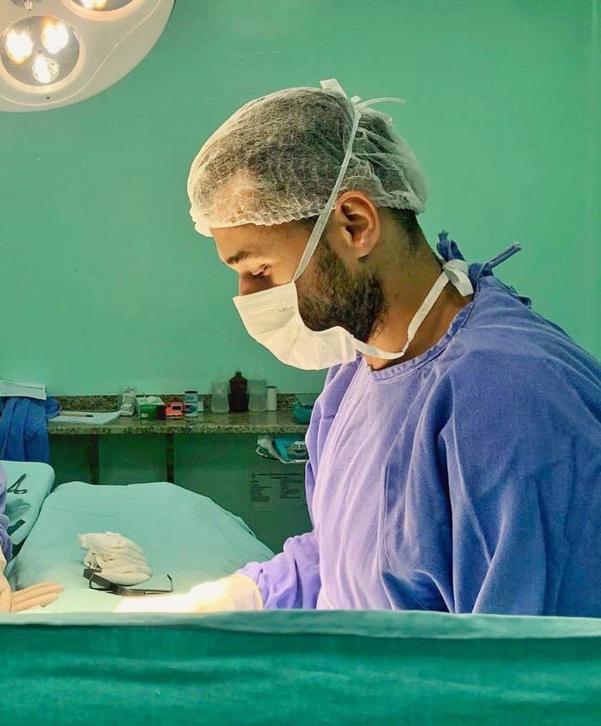 Dr. Thales em cirurgia ginecológica
